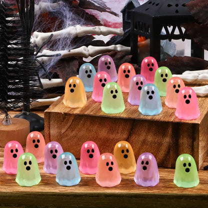 👻30PCS Glow-in-the-Dark Cute Ghost Resin Bead Set