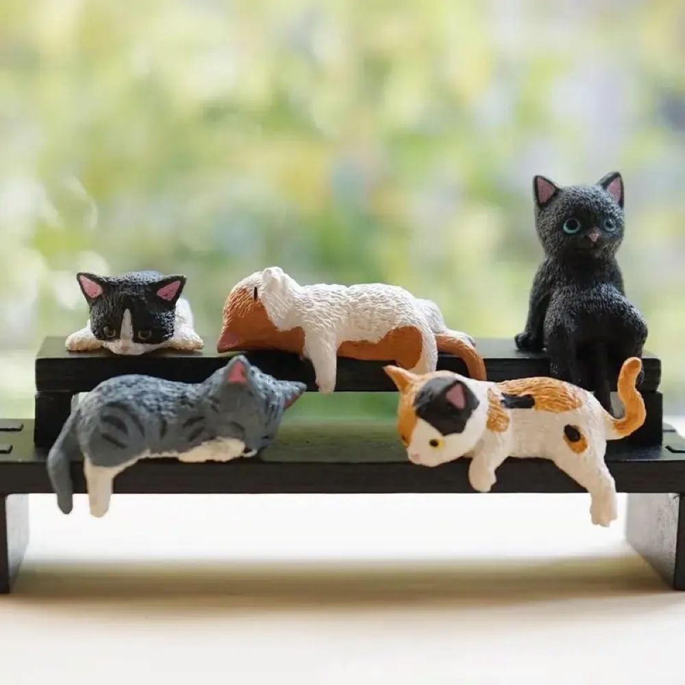 Hand-Painted Mini Cat Desk Figurines - Set of 5 Cute Cartoon Kitty Com