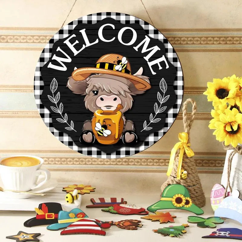 🐮 35-Piece Interchangeable Highland Cow Welcome Sign – Seasonal Magnetic Door Decor
